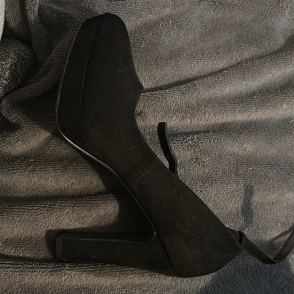 Women’s black suede high heels. - Picture 2 of 3